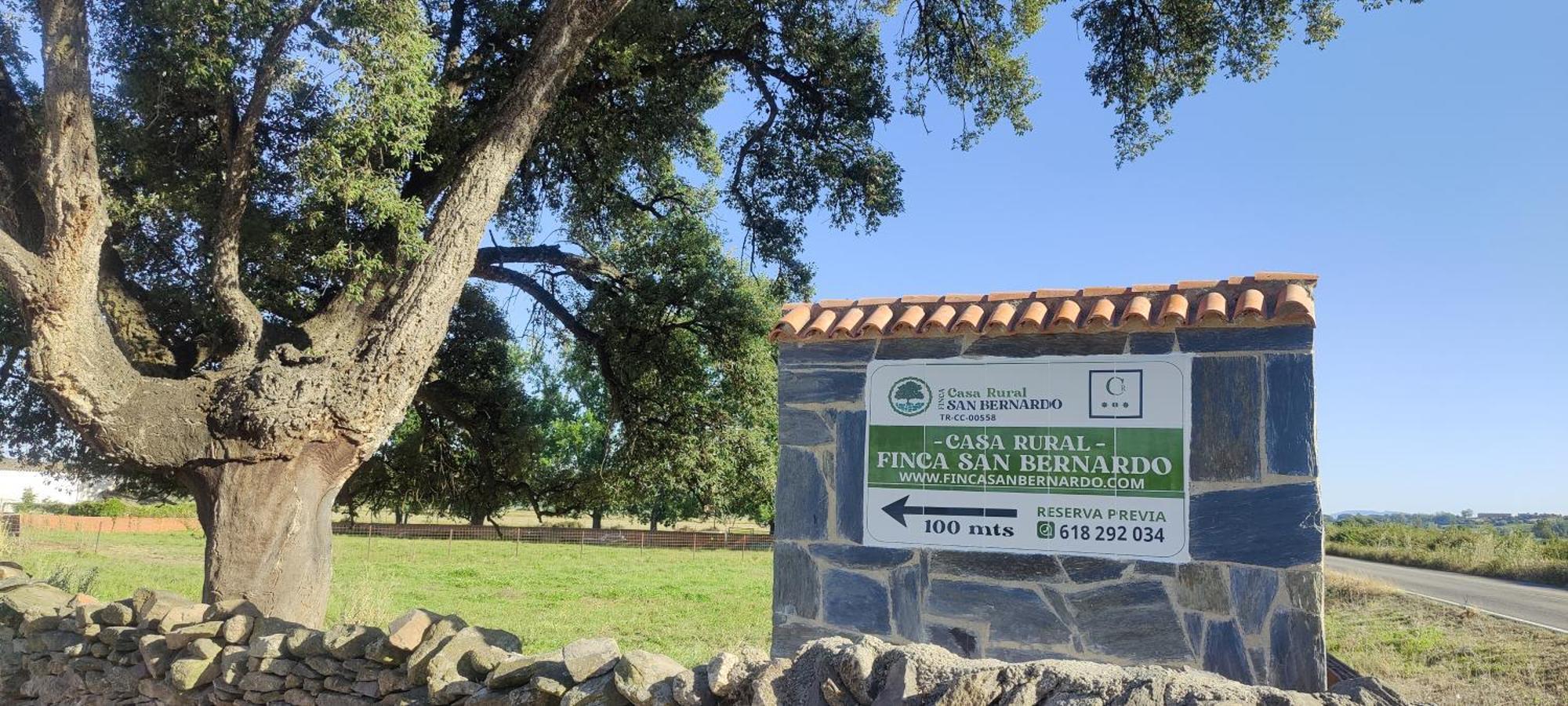 Casa Rural Finca San Bernardo 3 Estrellas Montehermoso Екстер'єр фото