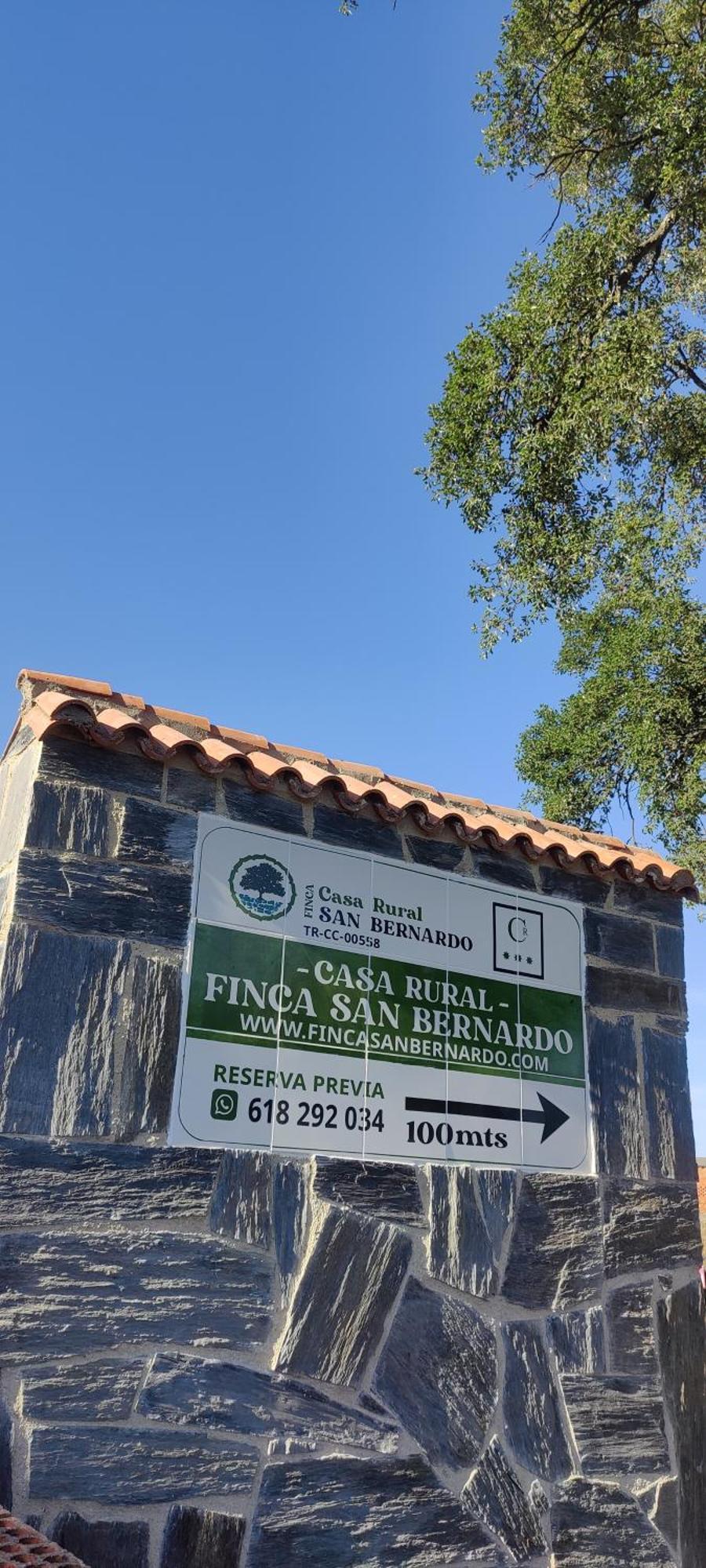 Casa Rural Finca San Bernardo 3 Estrellas Montehermoso Екстер'єр фото